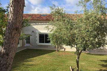 Gîte pour 6 personnes, avec piscine à Juillac-le-Coq