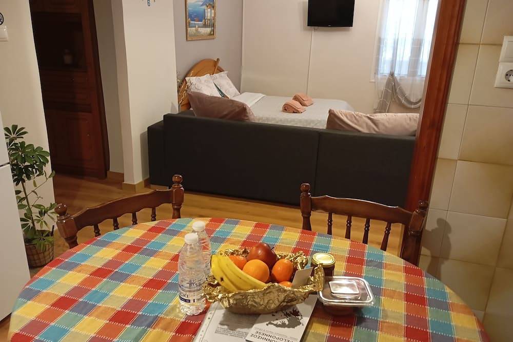 Margarita's Cottage\n Ήσυχο και Άνετο σπίτι, 5 λεπτά απο το ιστορικό Ναύπλιον. in Aria, Nafplio