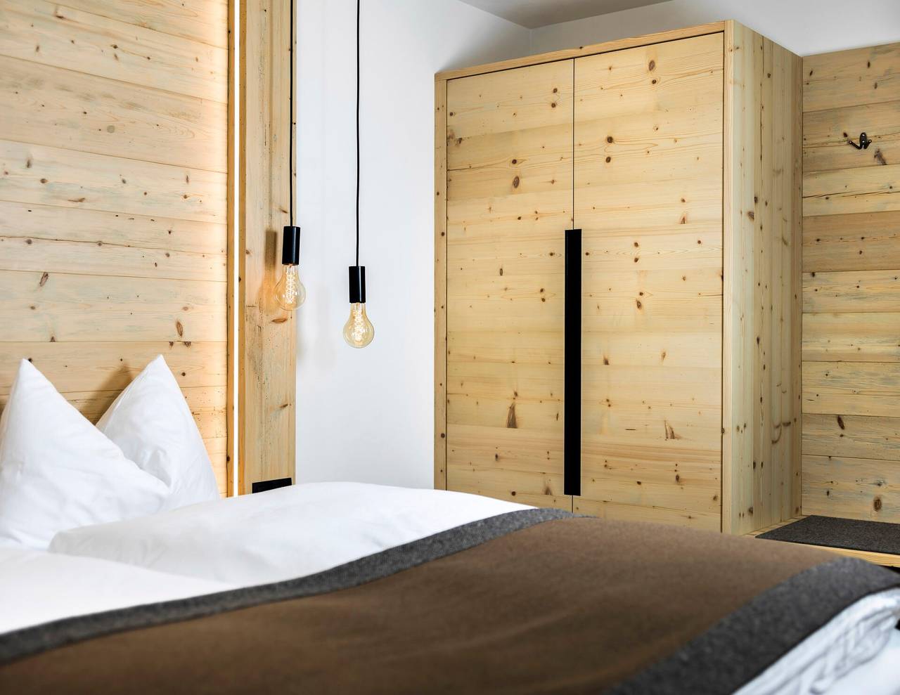Ganze Wohnung, Ferienwohnung "Waidacherhof Alm" mit Bergblick, Balkon & Wlan in Pragser Wildsee, Prags