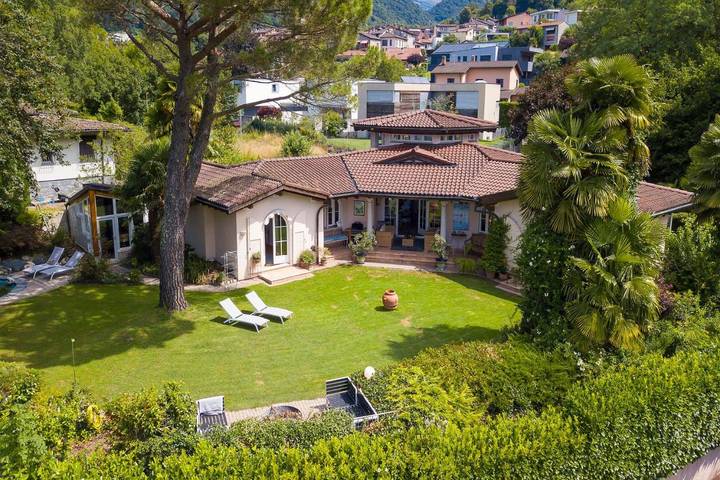 Villa für 6 Personen, mit Terrasse und Garten sowie Ausblick in der Schweiz