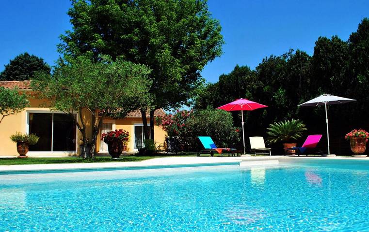 Villa pour 6 personnes, avec piscine ainsi que jardin et terrasse, animaux acceptés