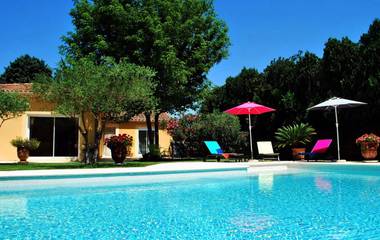 Cottage pour 6 personnes, avec piscine ainsi que terrasse et jardin, animaux acceptés à Sorgues
