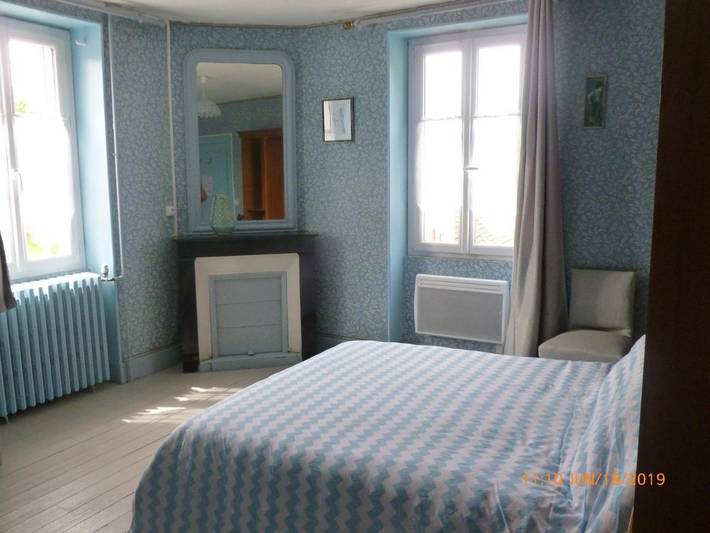 Location de vacances pour 4 personnes, avec jardin et bassin pour enfant ainsi que piscine et vue, animaux acceptés à Druyes-les-Belles-Fontaines - 3