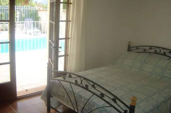 Location de vacances pour 6 personnes, avec terrasse et jardin à La Roquette-sur-Siagne - 2
