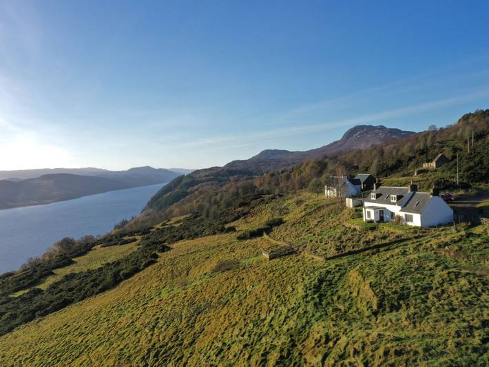 Holiday rental for 5 people, with view and garden as well as lake view in Loch Ness