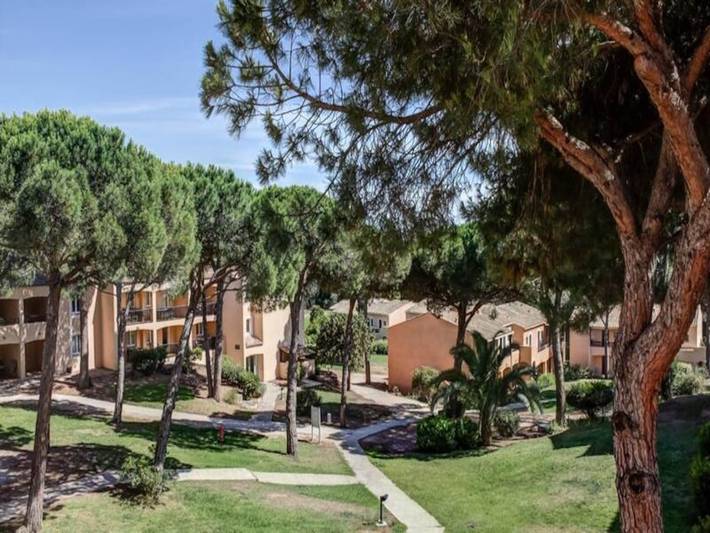 Gîte pour 4 personnes, avec piscine, adapté aux familles dans Golf et Tennis Club de Valescure - 4