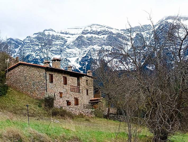 Albergue para 9 personas, con Terraza además de Jardín y Vistas en Pirineos