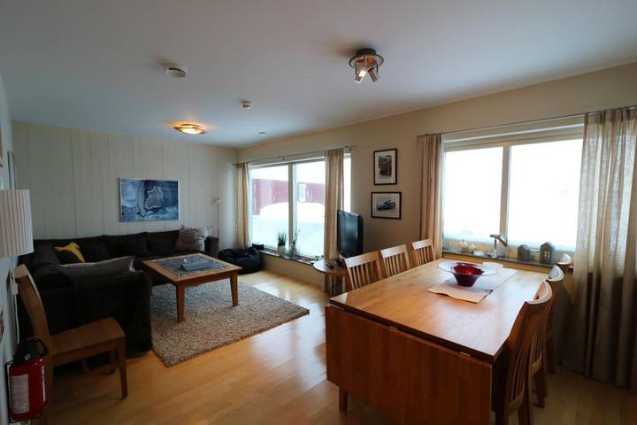 Gîte pour 8 personnes, avec terrasse et vue sur le lac ainsi que vue et sauna à Kiruna - 4