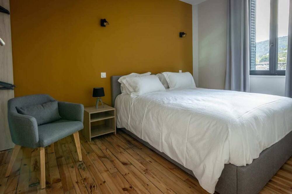 Entire apartment, 2-person air-conditioned 1-bedroom apartment near Aïga Resort Grand Suchet 201 in Châtel-Guyon, Riom region