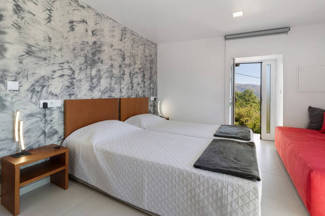 Apartamento inteiro, Apartamento' com vista para a montanha, piscina partilhada e Wi-Fi in Sabadim, Distrito de Viana do Castelo
