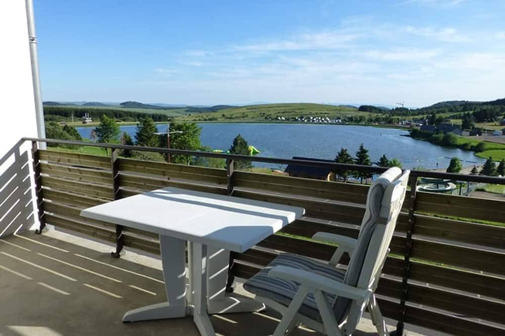 Apartamento entero, Apto 6 pers, Wi-Fi, cerca pistas esquí, garaje privado, vista lago y montañas in Super Besse, Besse-et-Saint-Anastaise