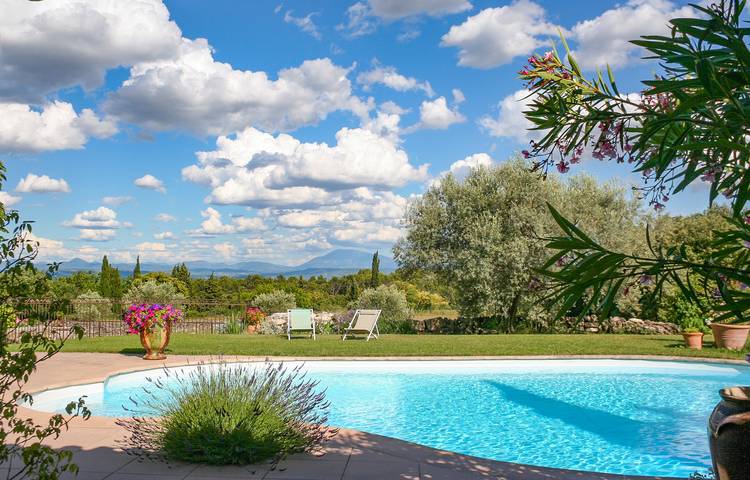 Location de vacances pour 10 personnes, avec terrasse et jardin à Saint-Restitut - 2