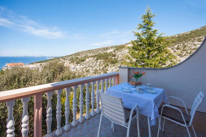 Ferienwohnung für 2 Personen, mit Balkon und Garten