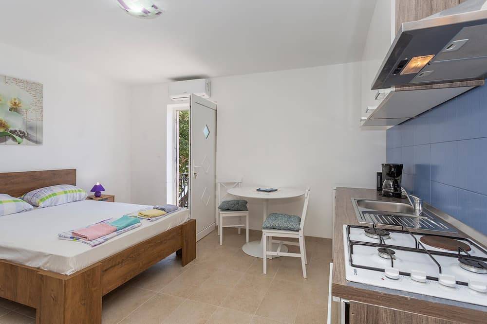 Ganze Wohnung, Nice apartment in Stara Baska with house sea view in Punat, Krk