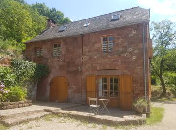 Gîte pour 12 personnes, avec piscine et balcon à Nauviale