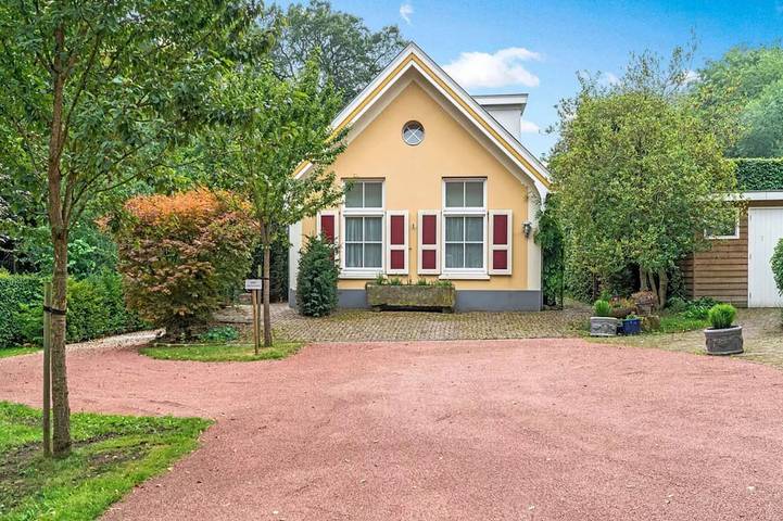 Vakantiehuis voor 2 personen, with tuin and terras as well as whirlpool in Oldenzaal