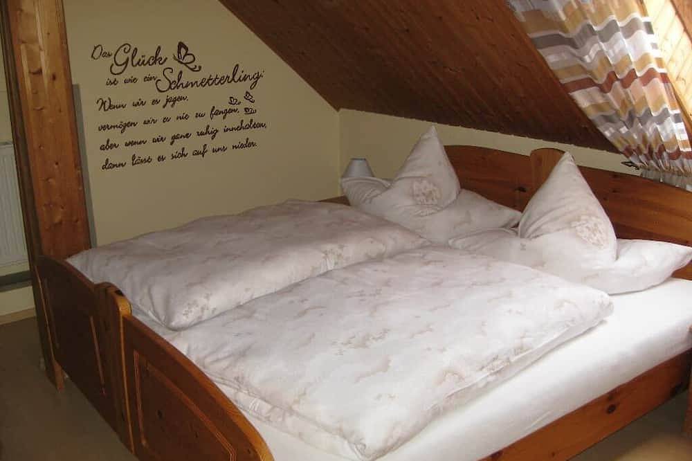 Ganze Wohnung, Gemütliche Dachwohnung (34qm) mit Wohn-Essbereich sowie kostenfreiem Wlan in Moosbach, Naturpark Nördlicher Oberpfälzer Wald