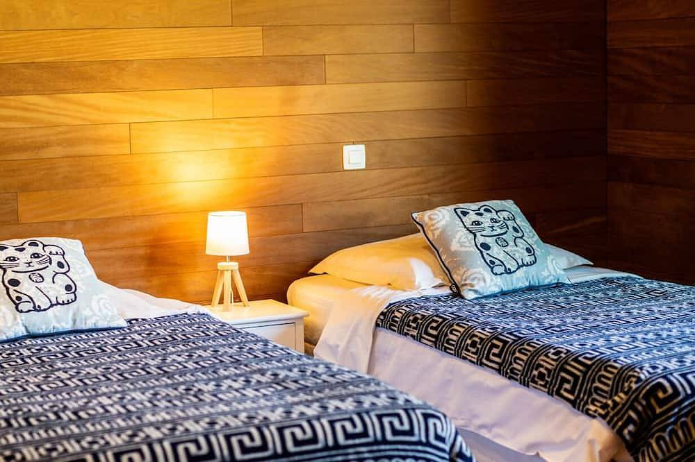 Dans le maquis Villa tout en bois exotique, piscine privée chauffée, jacuzzi. in Porto-Vecchio, Arrondissement de Sartène