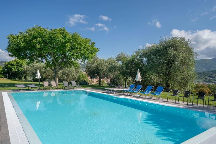 Ferienwohnung für 4 Personen, mit Balkon/Terrasse und Garten sowie Pool und Seeblick in Garda - 3