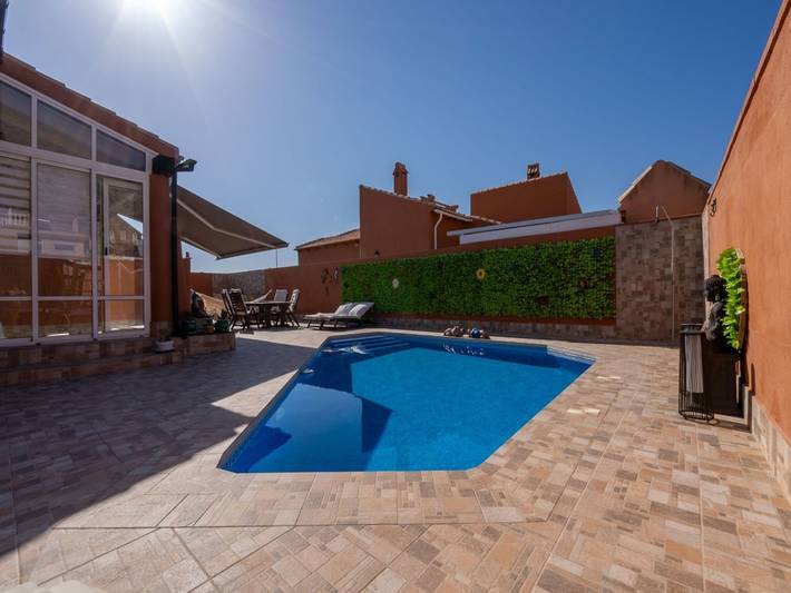 Chalet para 4 personas, con piscina y jardín - 1
