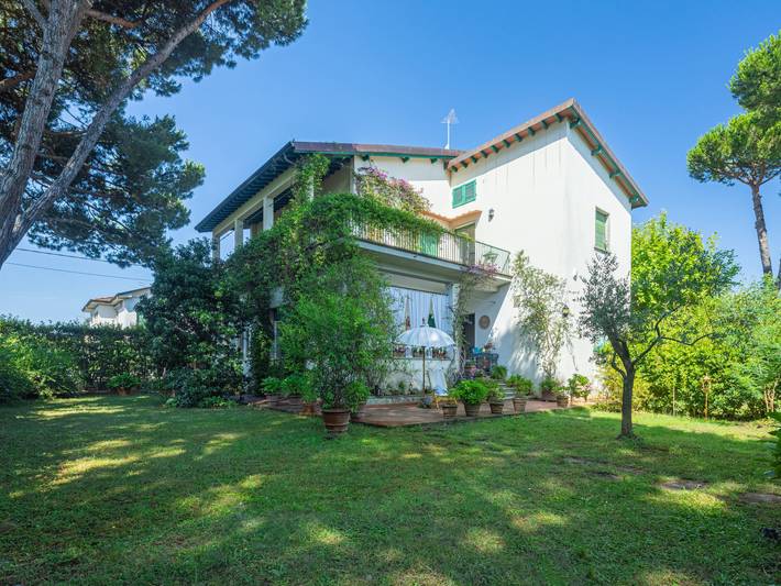 Ferienhaus für 6 Personen, mit Terrasse und Garten in Lido di Camaiore
