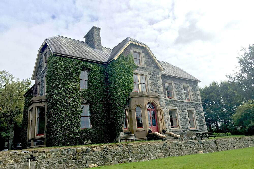 Discounted weekly rates so you can easily extend your weekend break. in Tywyn, Snowdonia