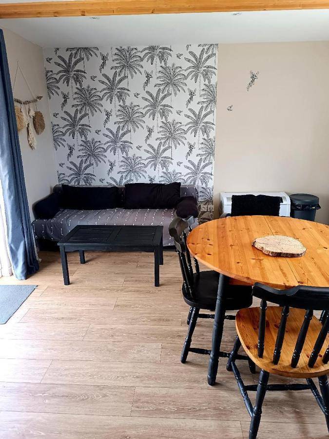 Appartement entier, One-Bedroom Apartment in Grues, Fontenay-le-Comte