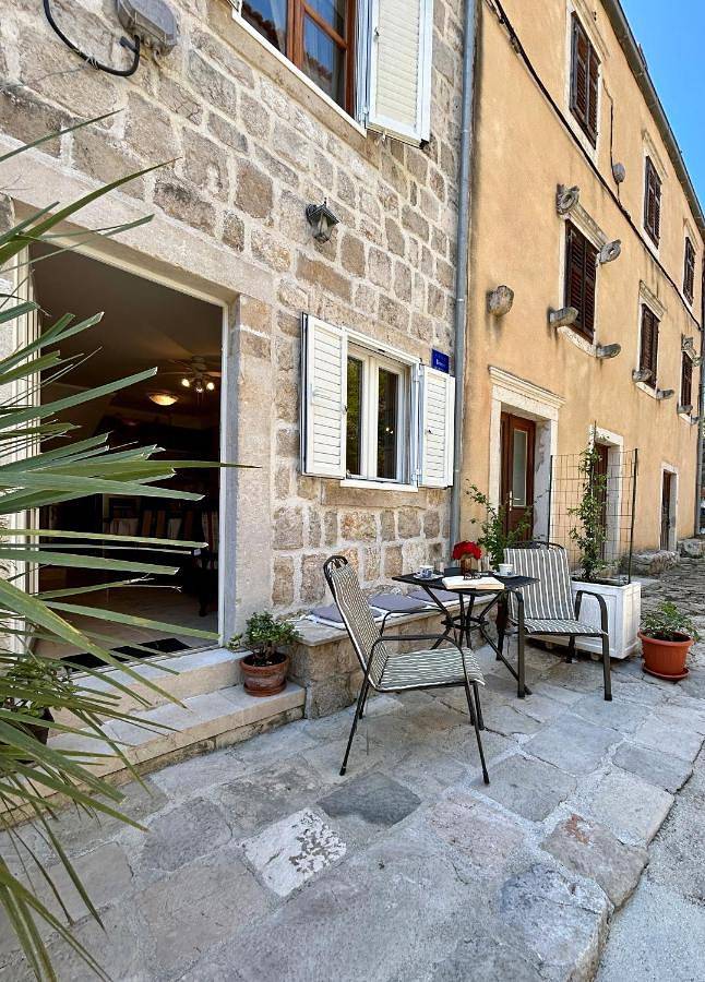 Ganze Wohnung, Two-Bedroom Apartment in Ston, Dubrovnik-Neretva