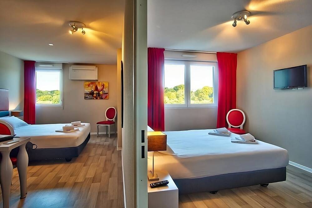 Modern Basque Escape Close to Bayonne Old Town and Atlantic Coast in Mouguerre, Region de Bayona