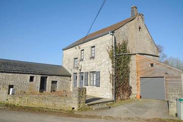 Gîte pour 8 personnes, avec terrasse et jardin dans Borlon