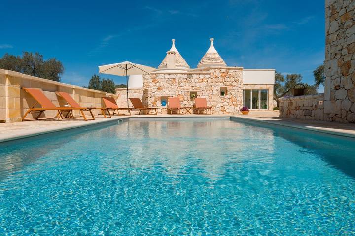 Trullo per 7 persone, con Balcone e Giardino a San Michele Salentino