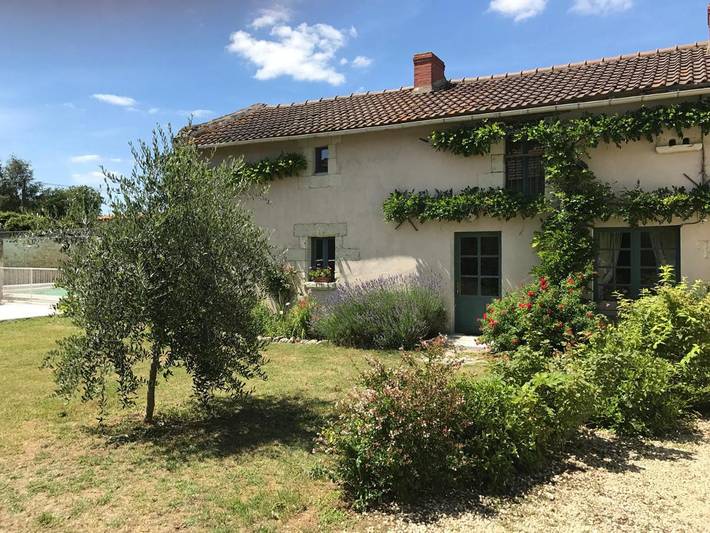 Location de vacances pour 6 personnes, avec Terrasse et Jardin à Savigny-sous-Faye