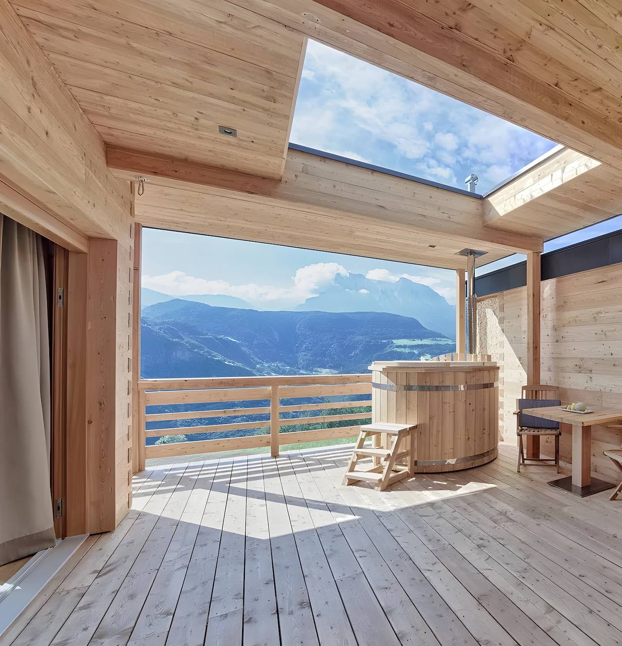 Chalet 'Pennhof Castanea 1' mit Bergblick, privater Terrasse und Wlan in Saubach (Barbian), Barbian