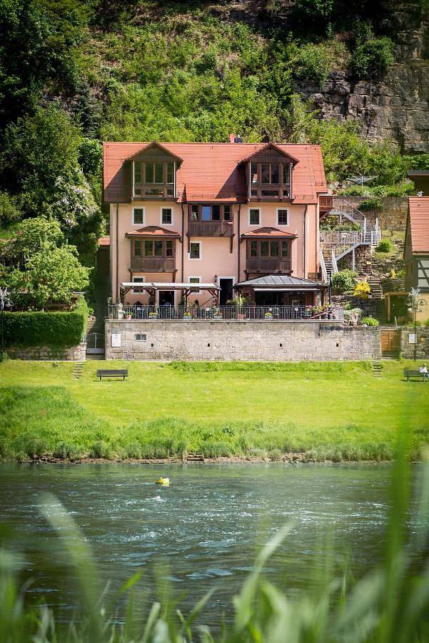 Ferienhaus für 4 Personen, mit Terrasse und Ausblick in Rathen