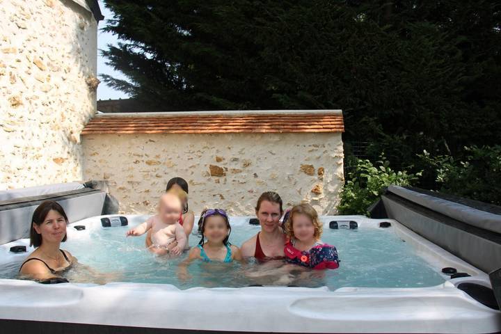 Gîte pour 12 personnes, avec terrasse ainsi que jardin et jacuzzi dans Marne - 3