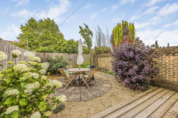 Number 2 Admiralty Cottages - Pass the Keys in Gosport, Hampshire