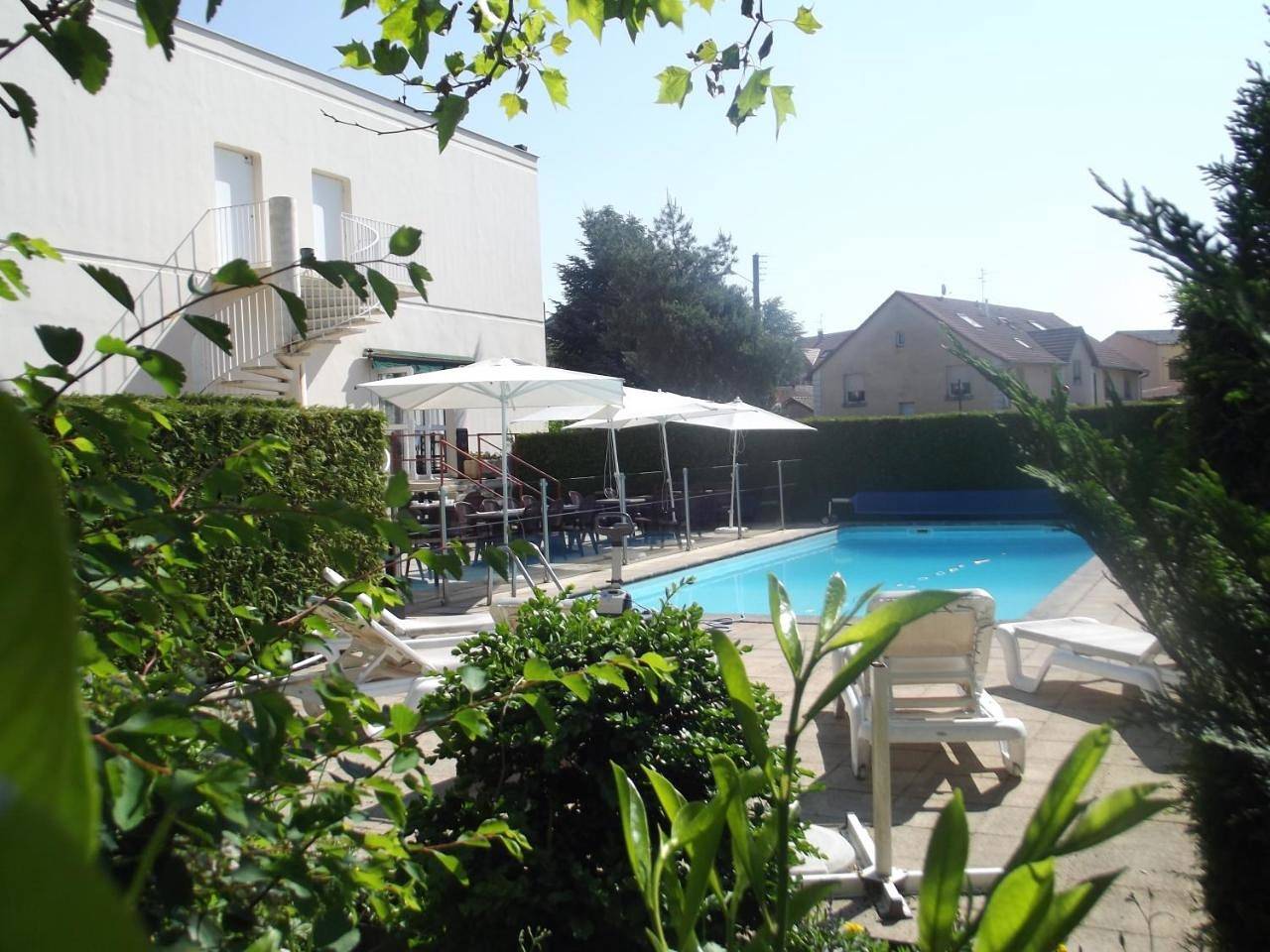 Hôtel pour 3 personnes avec terrasse in Danjoutin, Territoire de Belfort