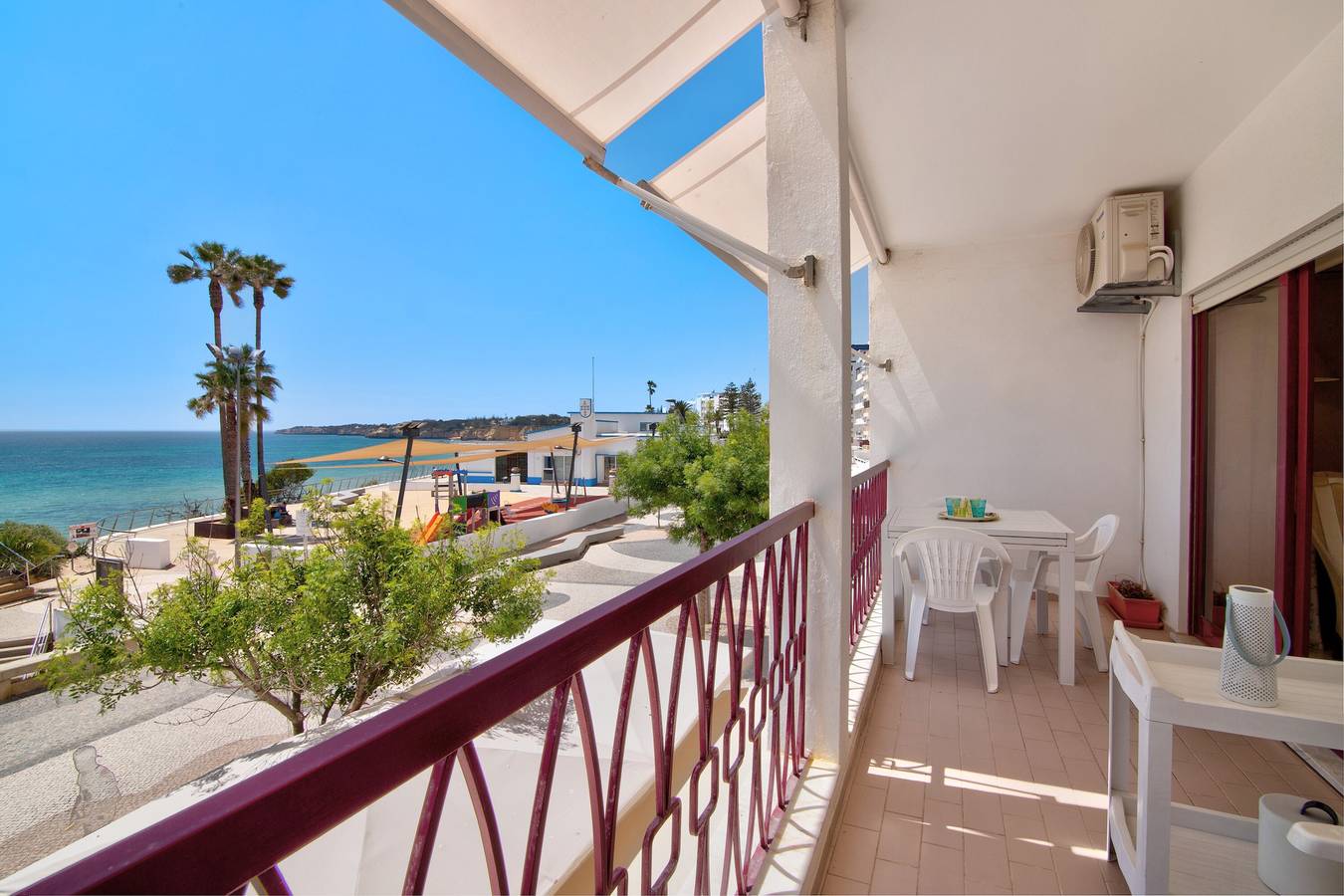Apartamento inteiro, Apartamento 'Beira Mar' com Vista para o Mar, Terraço & Wi-Fi in Armação de Pêra (costa), Armação de Pêra