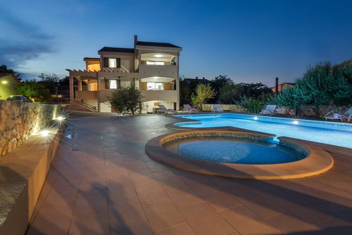 Villa für 10 Personen, mit Balkon und Garten, kinderfreundlich in Razanac - 3