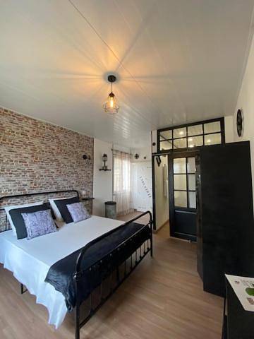 Maison d’hôte pour 2 personnes, avec Terrasse et Jardin ainsi que Piscine et Vue