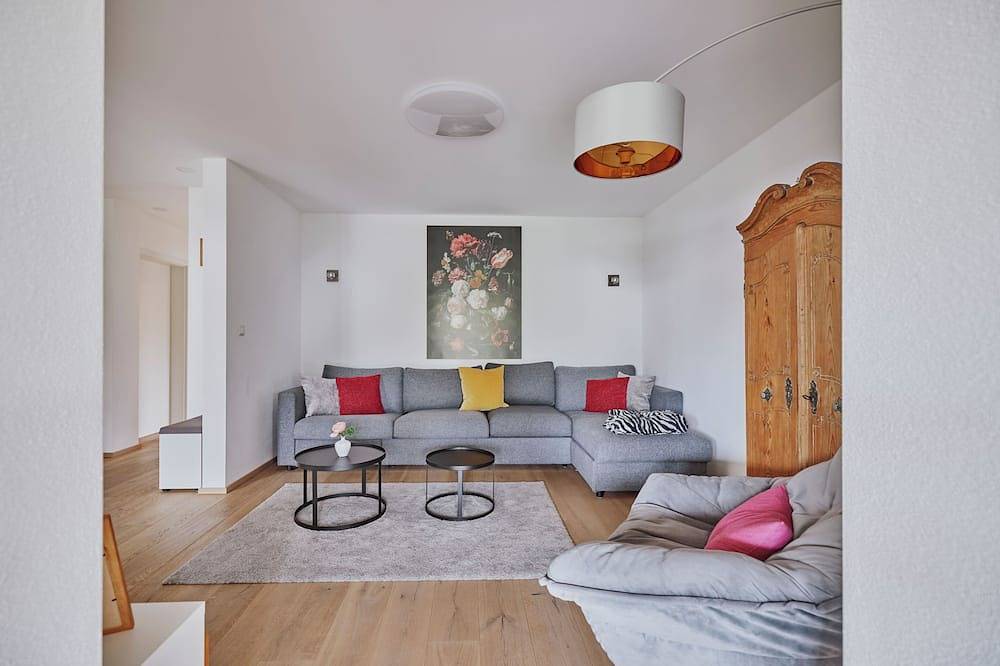 Ganze Wohnung, Ferienwohnung 120 qm mit zwei Schlafzimmer und Terrasse, nähe der Therme in Bad Aibling, Landkreis Rosenheim