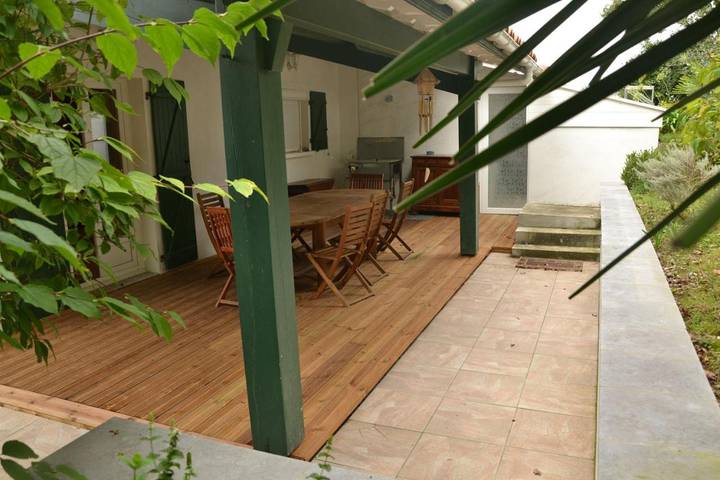 Location de vacances pour 10 personnes, avec Terrasse et Jardin ainsi que Piscine et Vue à Lahonce - 3