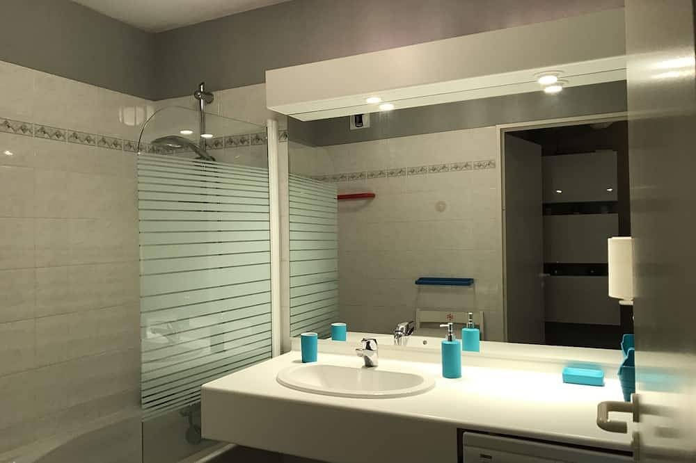 Appartement entier, Carnac Plage- Appart. T2 ground floor. private residence.Wifi. parking in Carnac, Côte des Mégalithes