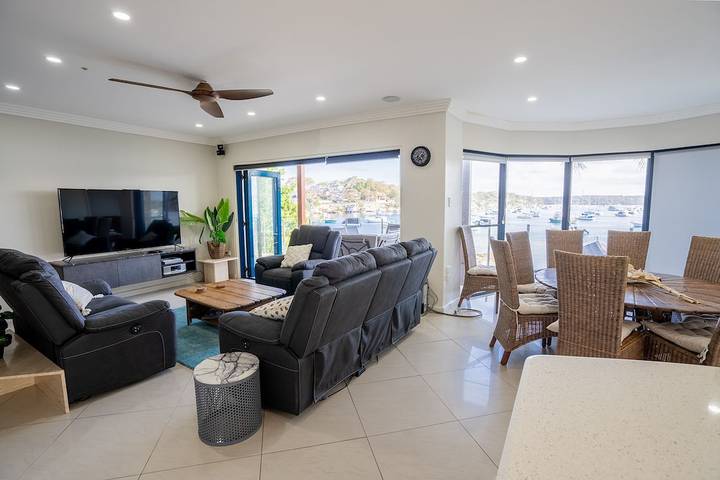 Holiday home for 16 people, with hot tub, with pets in Sydney