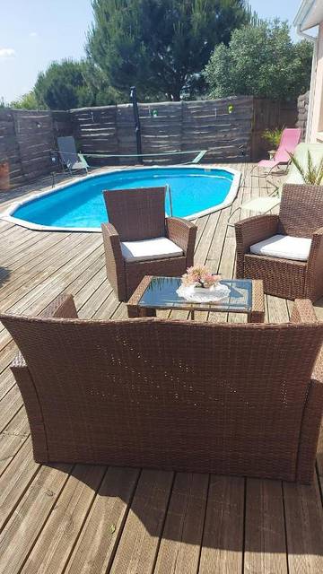 Gîte pour 6 personnes, avec terrasse et piscine à Lavardac