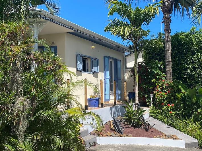 Gîte pour 2 personnes, avec terrasse et piscine à Petite-Île - 2