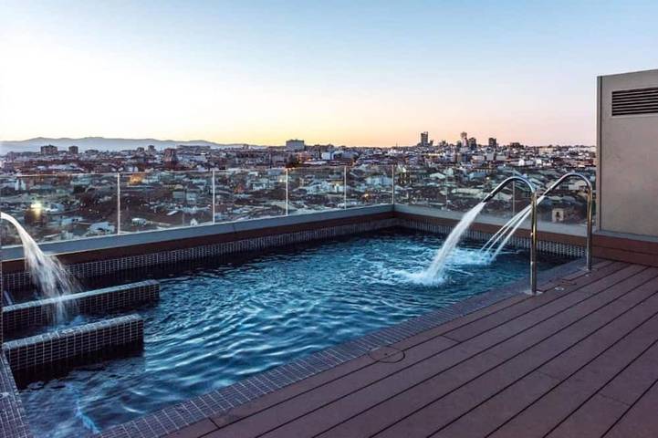 Apartamento para 18 personas, con jardín y piscina en Centro (Madrid)