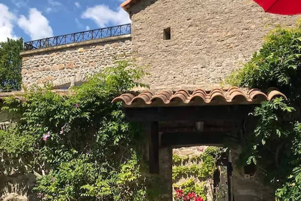 Appartement entier, Domaine du Figuier \" La Cigale\" in former winery, cozy. Apartment for 2 per in Molières-sur-Cèze, Parc national des Cévennes