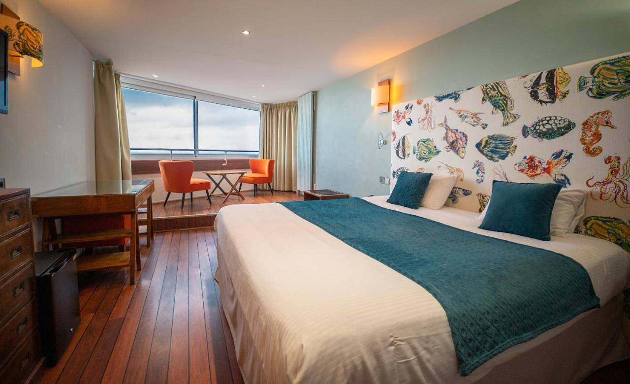 Logis Hotel - La Petite Rade in Saint-Martin-du-Littoral, Région du Havre