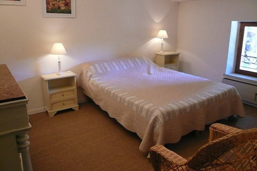 Restored old house, quiet, beautiful environment. in Gargas, Parc naturel régional du Luberon
